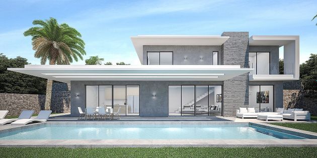 Foto 1 de Casa nueva en venta en calle Leonardo Da Vincci de 3 habitaciones con piscina y jardín