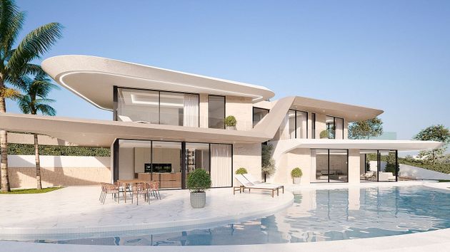 Foto 1 de Casa nueva en venta en calle Leonardo Da Vincci de 4 habitaciones con piscina y jardín