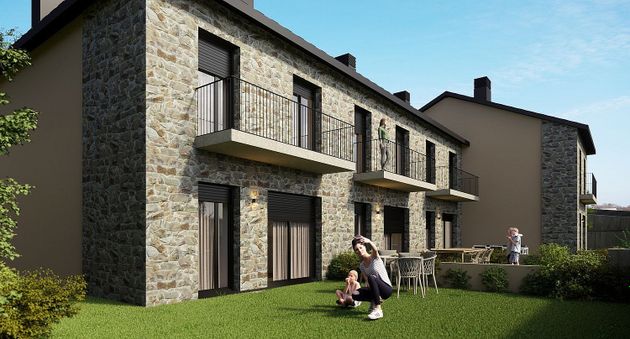 Foto 2 de Casa nueva en venta en calle De Monturull de 4 habitaciones con jardín