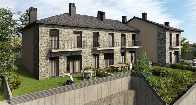 Foto 2 de Casa nova en venda a calle De Monturull de 4 habitacions amb jardí i aire acondicionat