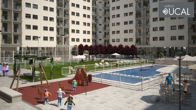 Foto 1 de Venta de piso nuevo en calle Bienal del Arte de 3 habitaciones con piscina y ascensor