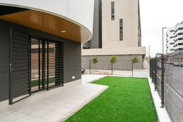 Foto 1 de Pis nou en lloguer a calle Maria Pita de 3 habitacions amb piscina i jardí