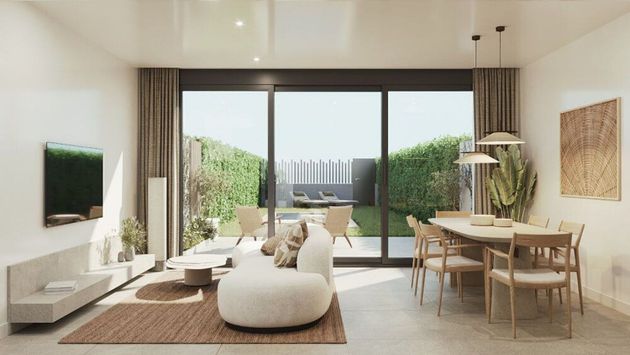 Foto 2 de Casa nueva en venta en calle Del Ripolles de 3 habitaciones con piscina y jardín