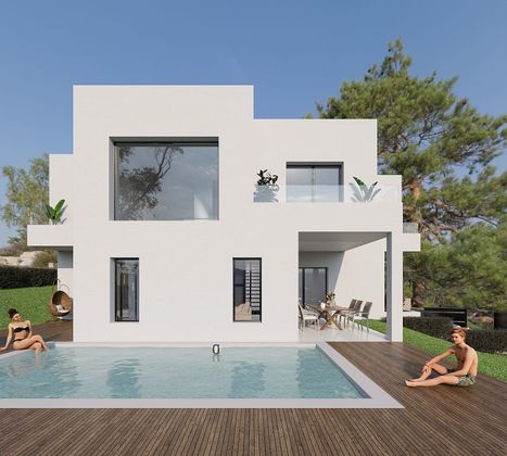 Foto 2 de Casa nueva en venta en calle La Mancha de 5 habitaciones con piscina y jardín
