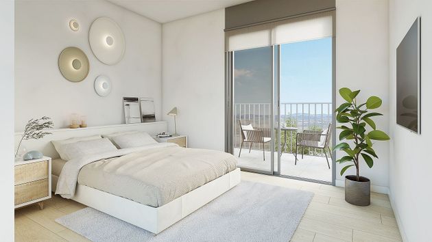 Foto 1 de Venta de piso nuevo en calle Sant Jordi de 3 habitaciones con piscina y ascensor