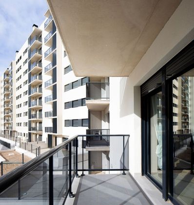 Foto 1 de Piso nuevo en alquiler en calle Juan Caturla Gosalvez de 2 habitaciones con piscina y ascensor