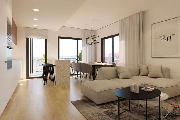 Foto 1 de Venta de piso nuevo en calle Tonico Sansano Mora de 4 habitaciones con piscina y ascensor