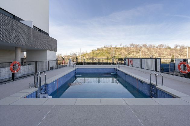 Foto 1 de Pis nou en lloguer a calle Miguel Delibes de 2 habitacions amb piscina i aire acondicionat