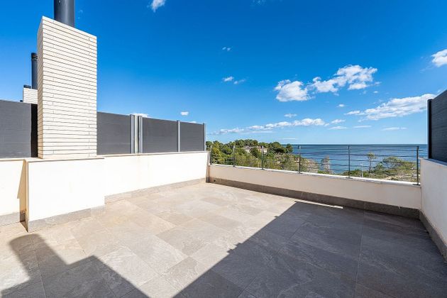 Foto 2 de Casa nova en venda a urbanización Lloc Rocas Doradas de 4 habitacions amb piscina i jardí