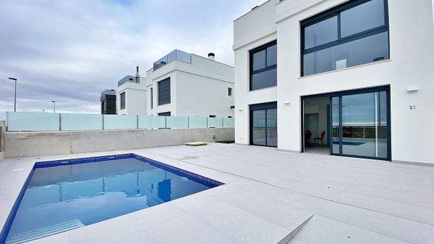 Foto 2 de Venta de casa nueva en calle Partida Cotoveta de 3 habitaciones con piscina y jardín