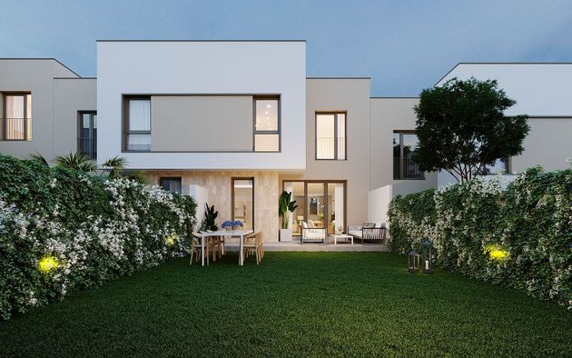 Foto 1 de Casa nova en venda a calle Indalecio Prieto de 4 habitacions amb jardí