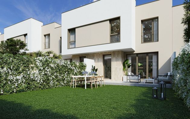 Foto 1 de Casa nova en venda a calle Indalecio Prieto de 4 habitacions amb jardí