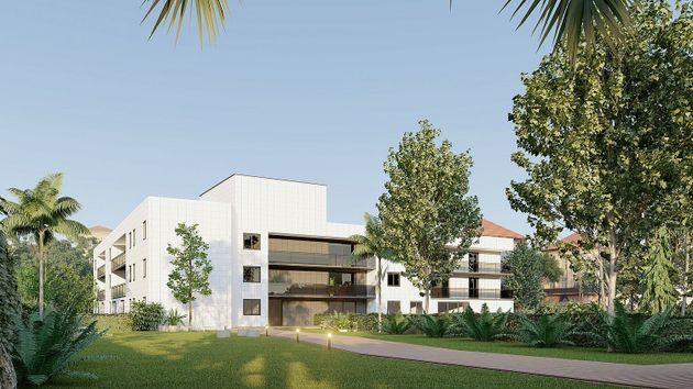 Foto 2 de Piso nuevo en venta en Vallpineda - Santa Bàrbara de 3 habitaciones con piscina y ascensor