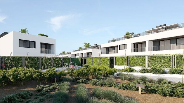 Foto 1 de Casa nova en venda a calle Cabo de Palos de 4 habitacions amb piscina i jardí