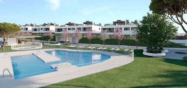 Foto 2 de Casa nueva en venta en calle Cabo de Palos de 4 habitaciones con piscina y jardín