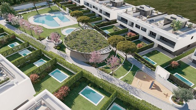 Foto 1 de Casa nueva en venta en calle Cabo de Palos de 4 habitaciones con piscina y jardín