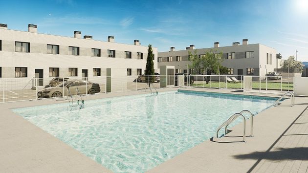 Foto 1 de Casa nueva en alquiler en calle España de 4 habitaciones con piscina y jardín