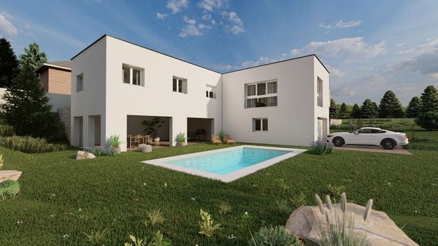 Foto 1 de Casa nova en venda a urbanización Suiza Española de 4 habitacions amb jardí i aire acondicionat