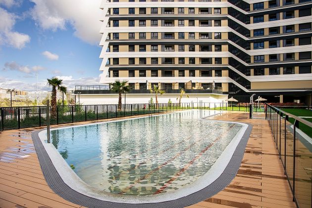Foto 1 de Pis nou en lloguer a calle De Juan Antonio Samaranch de 2 habitacions amb piscina i aire acondicionat