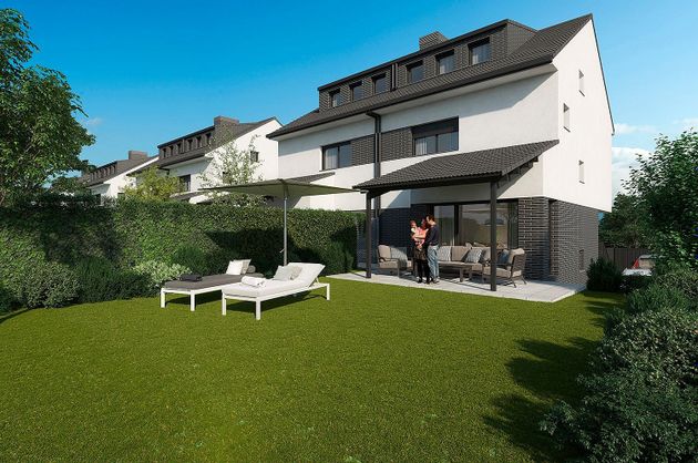 Foto 1 de Venta de casa nueva en calle Luxemburgo de 3 habitaciones con jardín