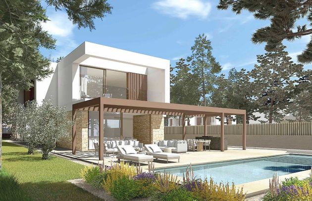 Foto 2 de Casa nova en venda a calle Unicorni de 4 habitacions amb piscina i jardí
