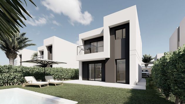 Foto 1 de Casa nueva en venta en calle Algar de 4 habitaciones con piscina y jardín
