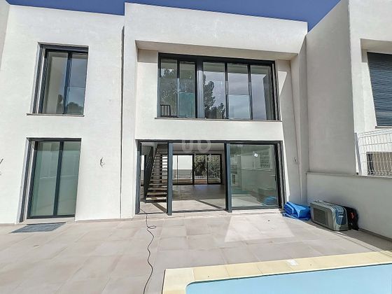 Foto 2 de Casa nova en venda a calle Del Segre de 4 habitacions amb piscina i jardí
