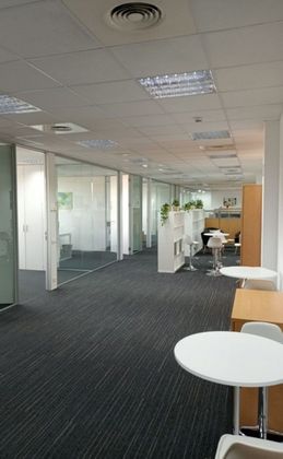 Foto 2 de Venta de oficina nueva en calle De la Garrotxa de 360 m²