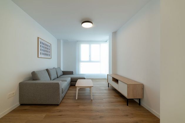 Foto 2 de Piso nuevo en alquiler en calle De Vila Real de 2 habitaciones con aire acondicionado y ascensor