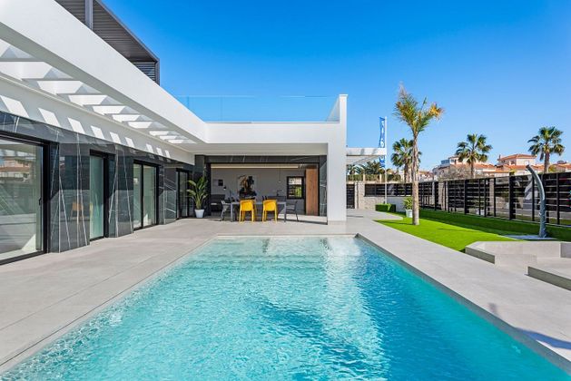 Foto 2 de Casa nova en venda a Algorfa de 3 habitacions amb piscina i jardí