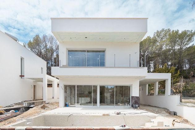 Foto 1 de Casa nova en venda a calle Turó de 5 habitacions amb piscina i jardí
