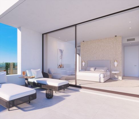 Foto 1 de Casa nova en venda a calle Estepona Golf de 3 habitacions amb piscina i jardí