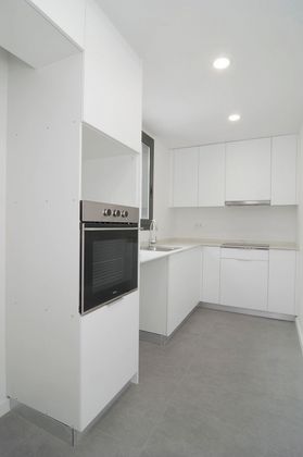 Foto 2 de Venta de piso nuevo en calle Angel Guimerà de 3 habitaciones con aire acondicionado y ascensor