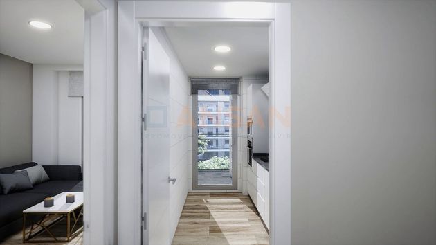 Foto 2 de Piso nuevo en venta en calle Anda Jaleo de 4 habitaciones con piscina y aire acondicionado