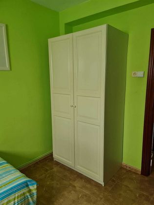 Foto 2 de Compartir pis a calle Jesus de 2 habitacions amb mobles i calefacció