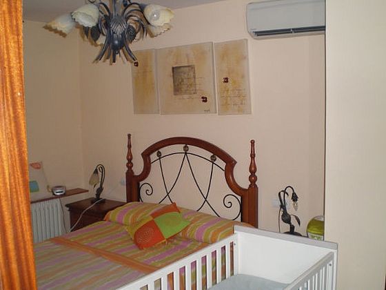 Foto 1 de Pis en lloguer a calle María Goyri de 2 habitacions amb jardí i mobles