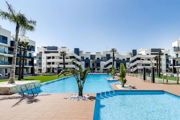 Foto 1 de Venta de apartamento en urbanización El Raso de 2 habitaciones con terraza y piscina