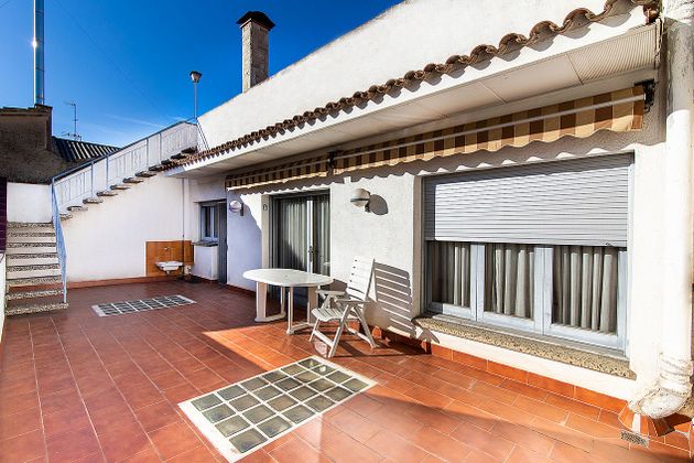 Foto 2 de Casa en venda a calle Escola Pia de 4 habitacions amb terrassa i garatge