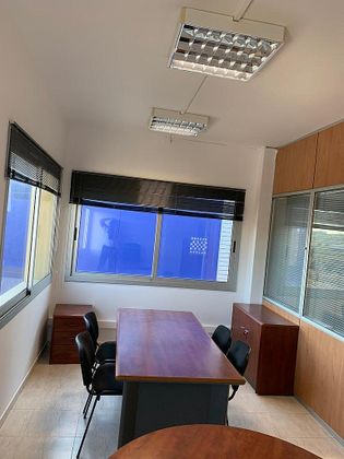 Foto 2 de Alquiler de oficina en calle Ull de Llebre de 2 habitaciones con muebles y aire acondicionado