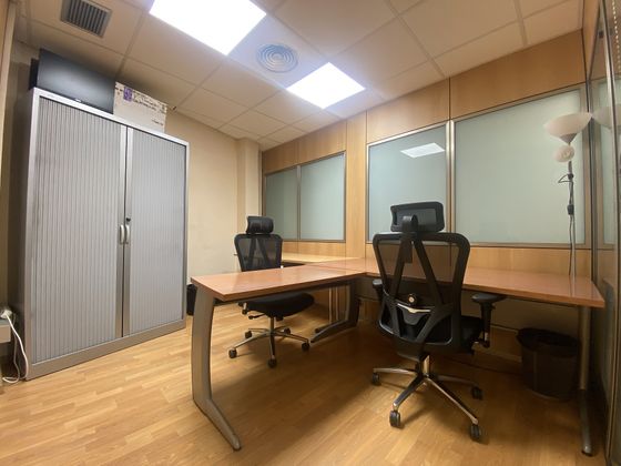 Foto 2 de Oficina en alquiler en calle Cmarina de 1 habitación con muebles y aire acondicionado
