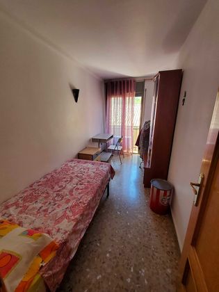 Foto 2 de Compartir piso en calle Salvador Espriu de 3 habitaciones con muebles y balcón