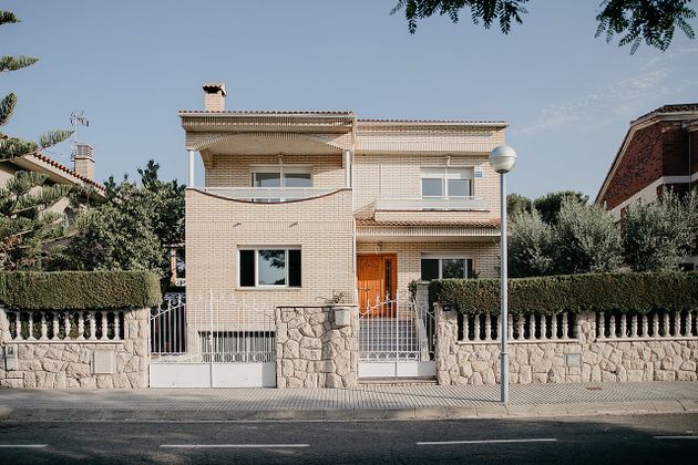 Foto 1 de Casa en venda a calle Salvador Espriu de 6 habitacions amb terrassa i garatge