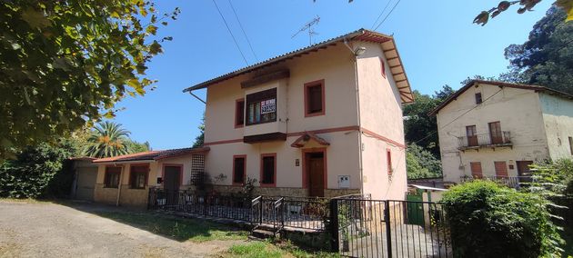 Foto 2 de Casa en venda a calle Ureta de 7 habitacions amb garatge i jardí