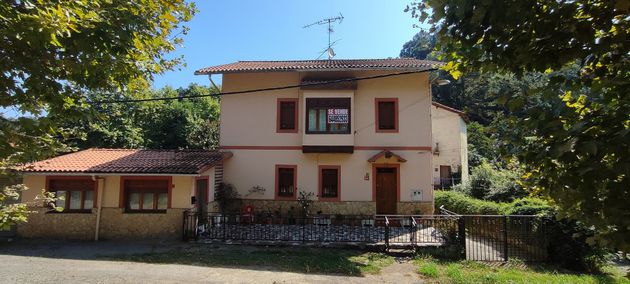 Foto 1 de Casa en venda a calle Ureta de 7 habitacions amb garatge i jardí