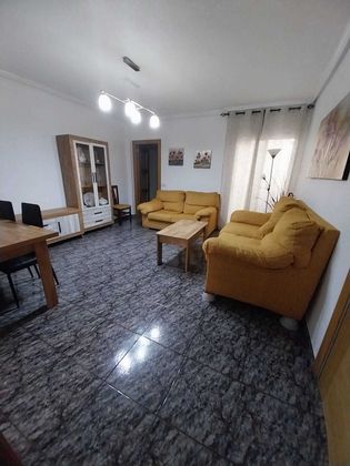 Foto 2 de Piso en venta en barrio Jose Garcia Ferrandez de 3 habitaciones con muebles y balcón