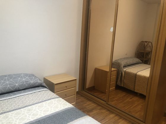 Foto 1 de Compartir pis a calle Vargas de 4 habitacions amb mobles i calefacció