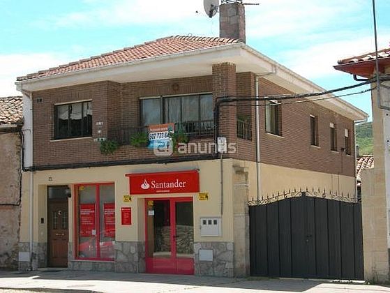 Foto 1 de Casa adossada en venda a avenida Río Curueño de 3 habitacions amb mobles