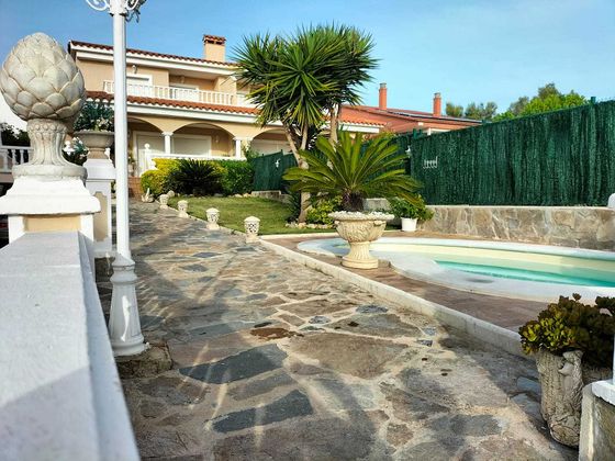 Foto 1 de Casa en venda a avenida Montseny de 4 habitacions amb terrassa i piscina