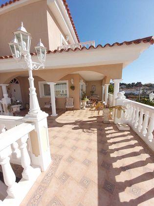 Foto 2 de Casa en venda a avenida Montseny de 4 habitacions amb terrassa i piscina