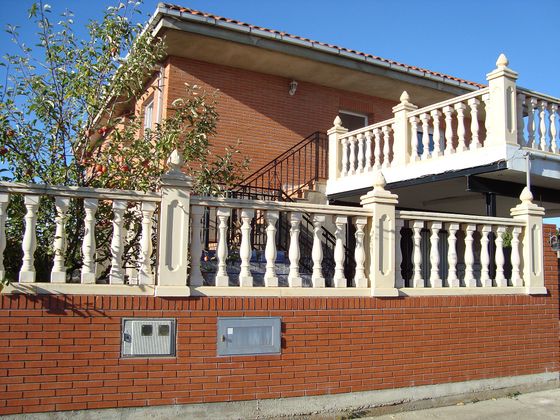 Foto 2 de Xalet en venda a calle Deportes de 4 habitacions amb terrassa i garatge